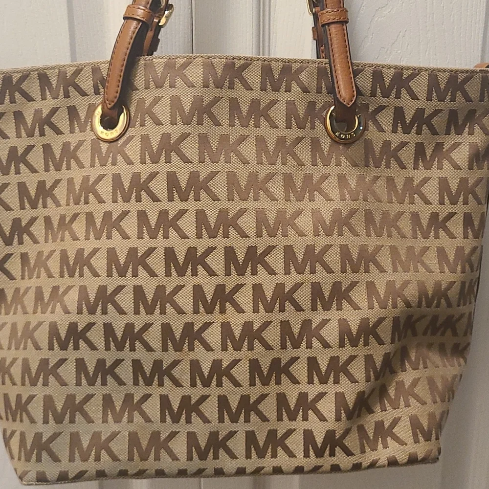 Handbag - Picture 1 of 9